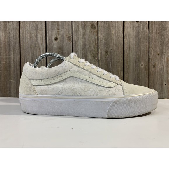 Vans Shoes - Vans Old Skool Platform Tonal Floral sneakers in off-white Shoe Size M 9 W 10.5